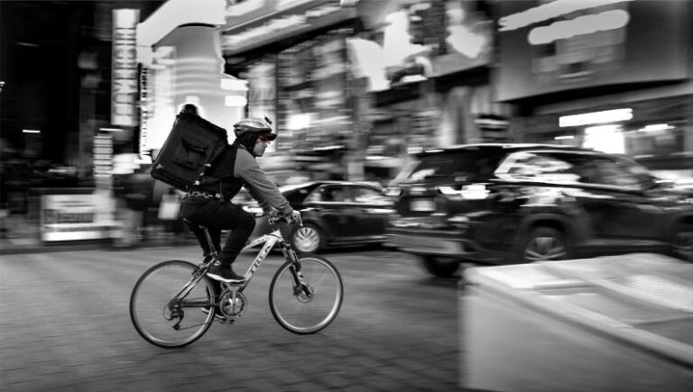 Conflitos e precarização no mundo do trabalho