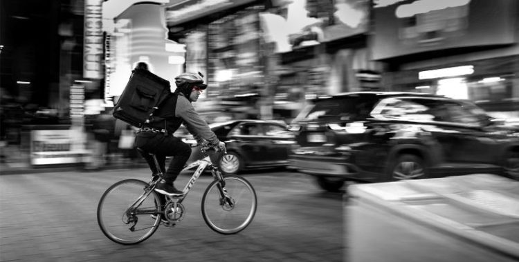 Conflitos e precarização no mundo do trabalho